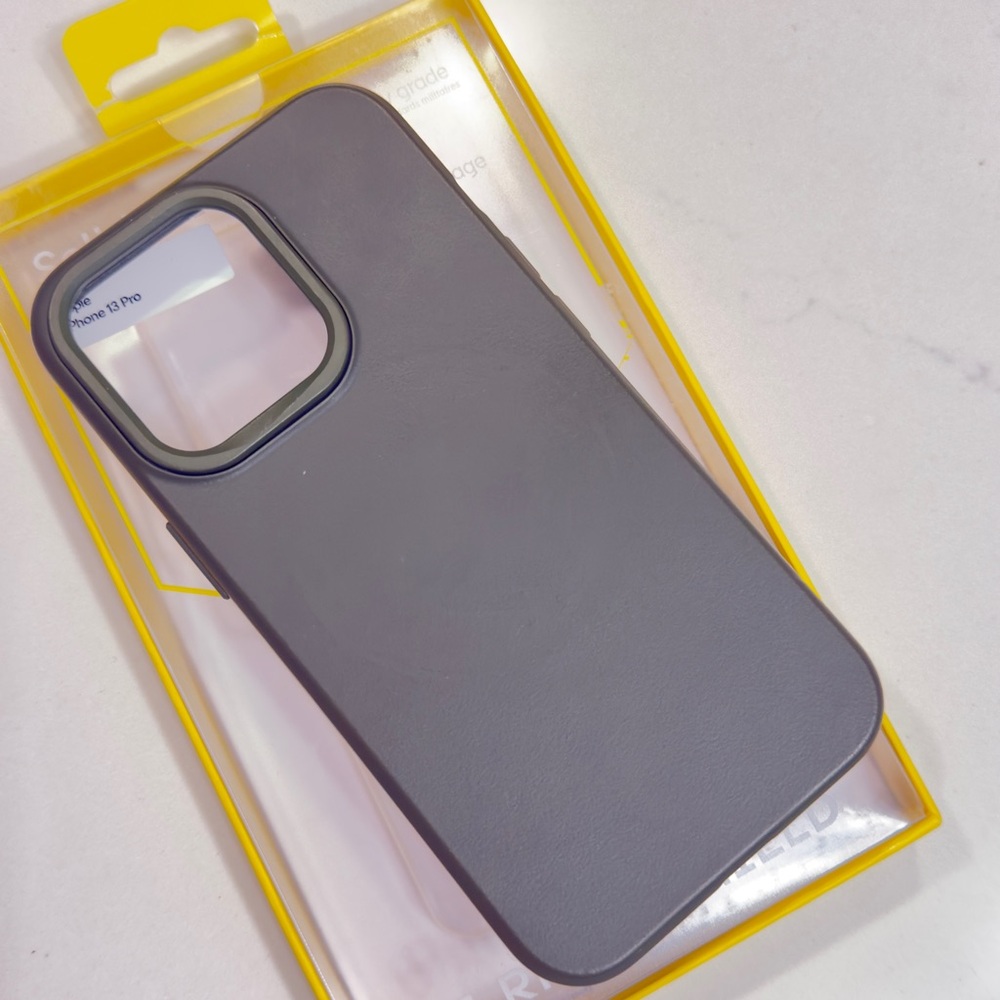 Sleek Olive Green Smartphone Case with Camera Cutout IPhone 13Pro